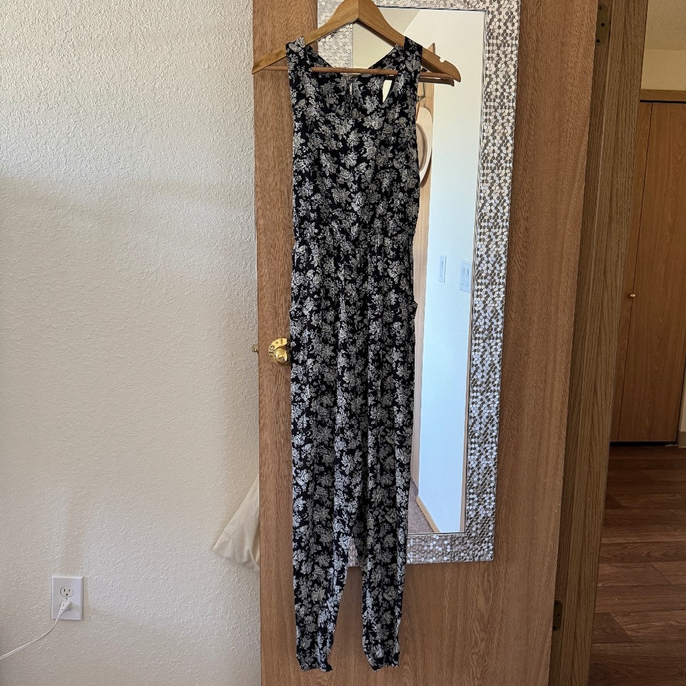 FOREVER 21 Women's Jumpsuit Floral Black White Size Small